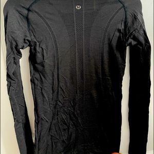 LULULEMON BLACK long sleeve top. Size 4. Lightly worn. Breathable great material